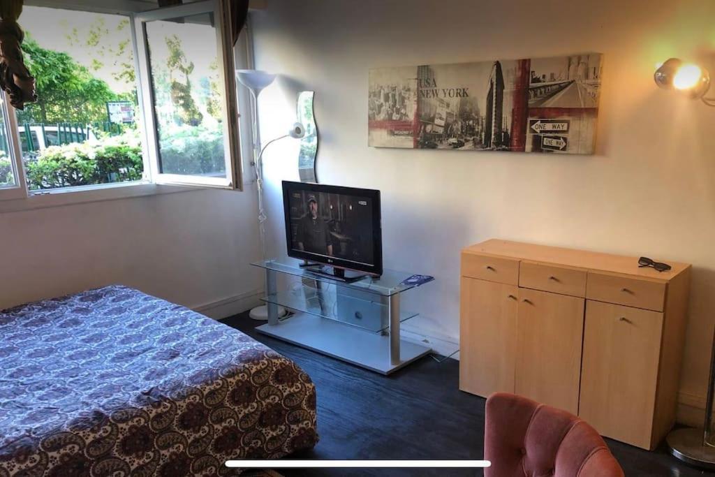 Charming Studio At The Heart Of 14 Arrondissement Apartment Paris Bagian luar foto